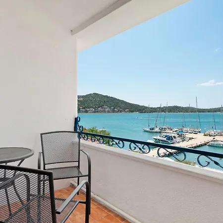 Bed & Breakfast Black Pearl Suites Tisno